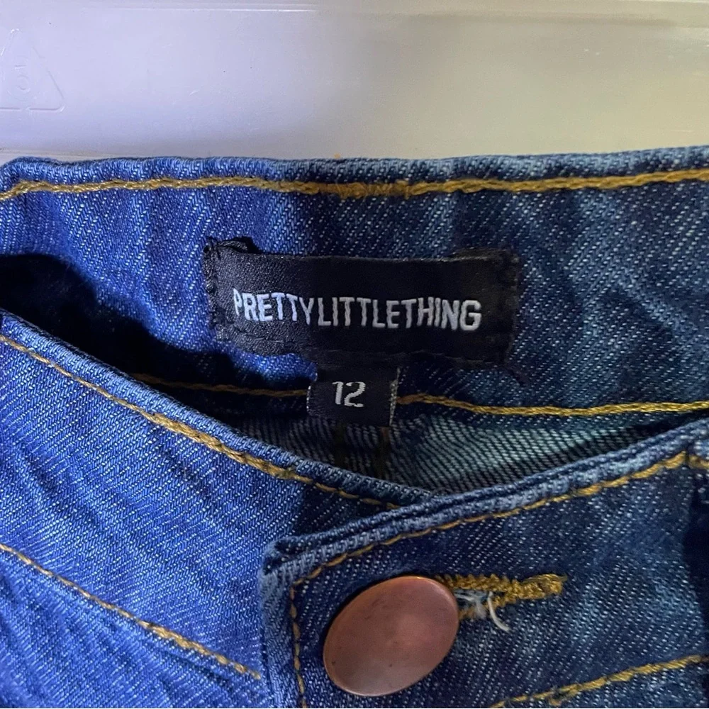 PrettyLittleThing Blue Straight Leg Jeans - Picture 4 of 7